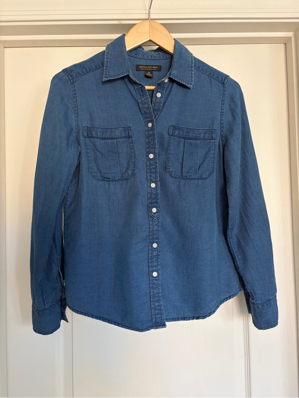 Banana Republic Dark Wash Denim Button Front Shirt
